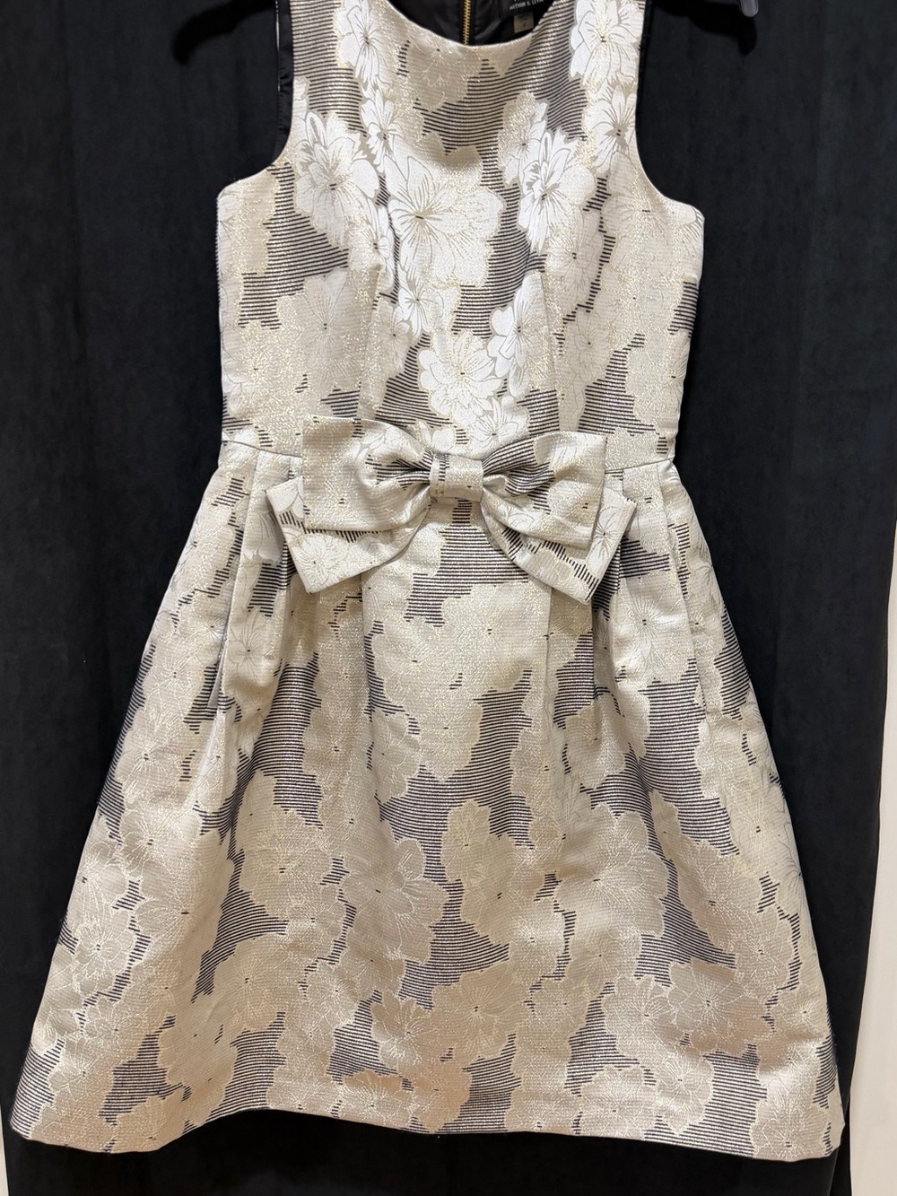 Tahari Metallic Floral dress by Arthur S. Levine. SZ 4